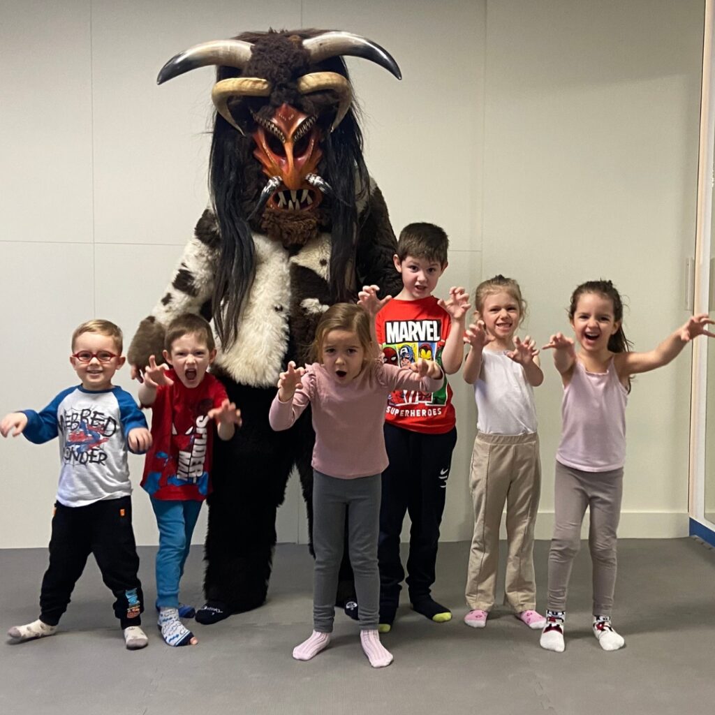 Академия за герои